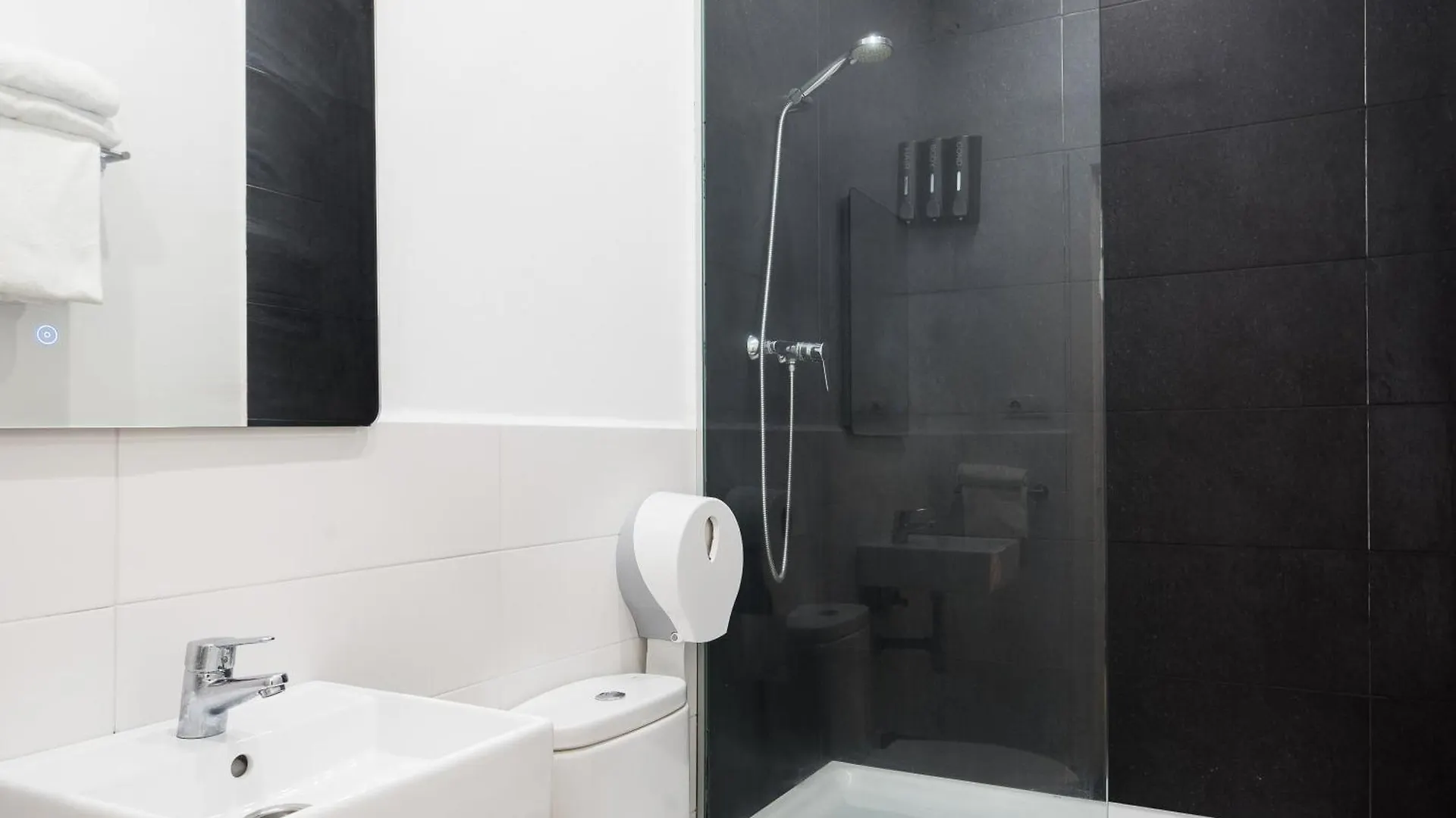 Hostel No Limit Barcelona Central Spain